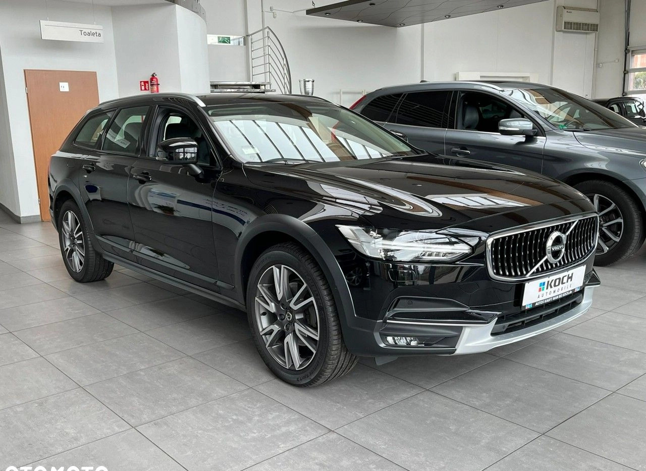 Volvo V90 Cross Country cena 159500 przebieg: 83000, rok produkcji 2019 z Krzyż Wielkopolski małe 67